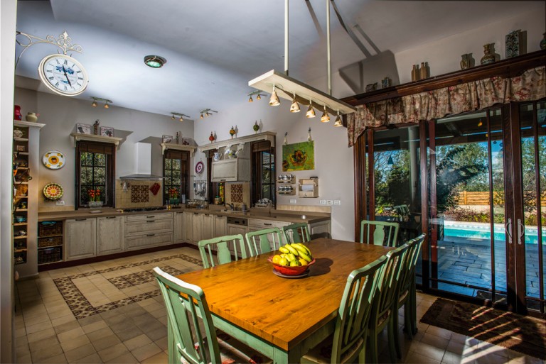 e5a044_d931b53caa3140888f073fc0f9f6710e