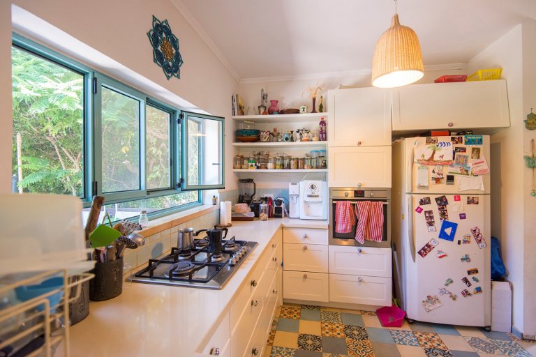 28fc6529-417b-4b44-863c-f74b6ad18495