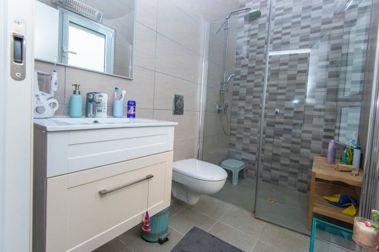 b399a778-1fc7-4006-aae7-59b85d32685b