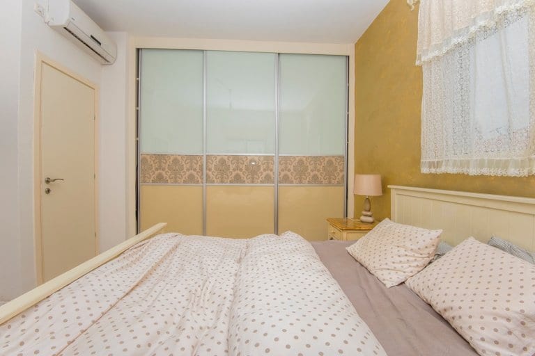 15fba403-f993-4b8e-a0d7-9c7e231a2ab8