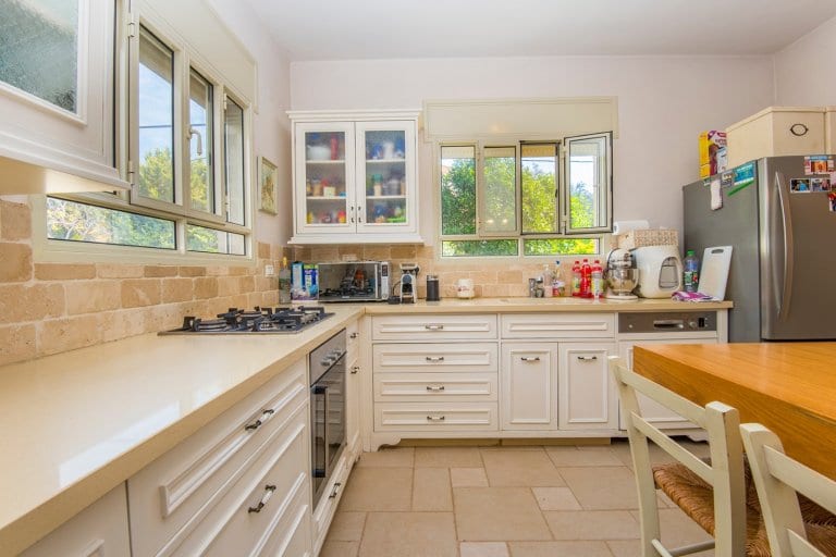 f595d3a2-0d5e-4135-947d-03b9c74cd148