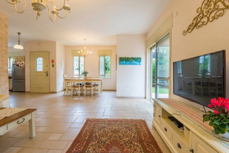 fde0bcfc-345f-42a2-b54a-fb2cc6065e77