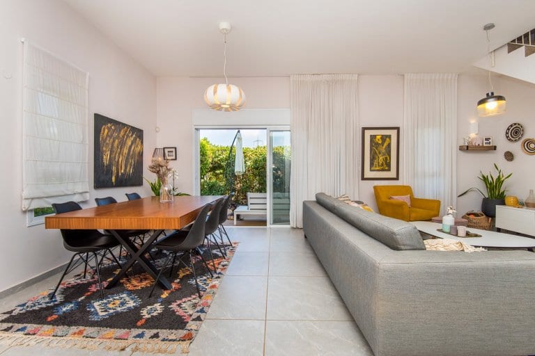 19d5750c-310e-43d6-ad0e-825e31925253