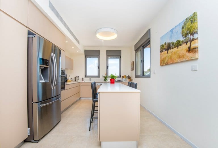 8c991981-48b1-483a-b302-6e934e6f3999