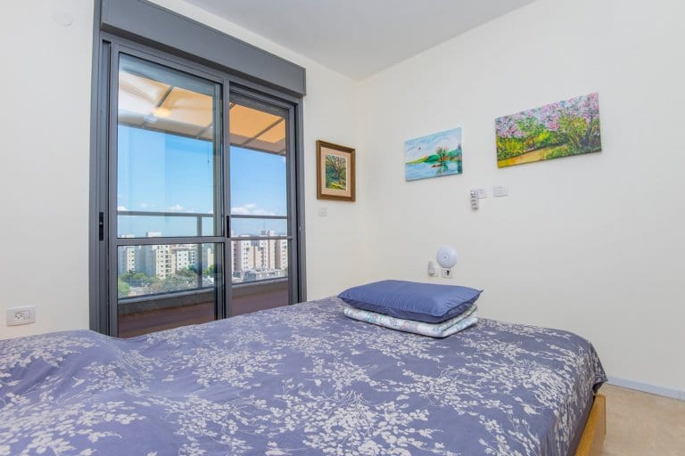 ce8ef555-6721-4b3e-935b-93ebbc3addcf