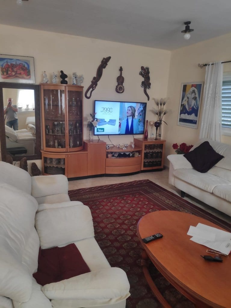 f8e18bd8-2a9d-4efa-a841-8173e00e5fbb