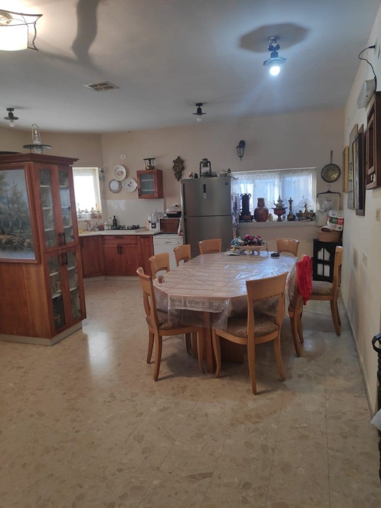 ff546f31-e82d-4243-b8f2-cff767f8ede4