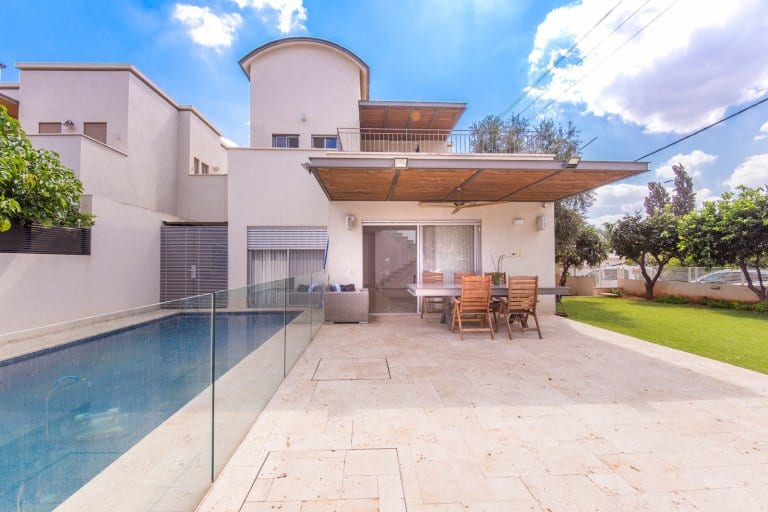 1b466267-4f1e-475c-a324-8ab5d7d14d76