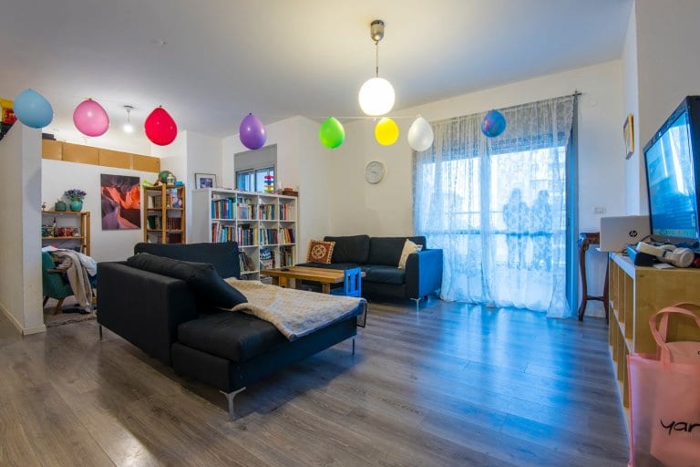 37ed2f48-5d6c-4c4f-8c3a-1d54e9f29303