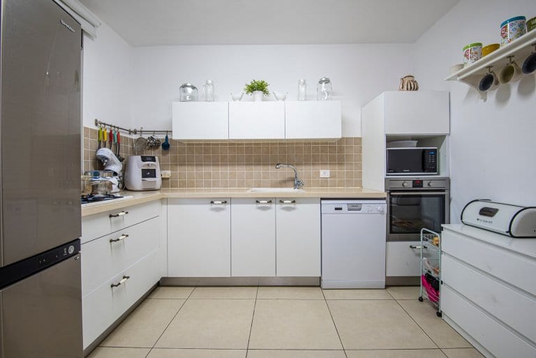 e0a6156b-09c3-49ab-80e6-5fefdc4bd31c