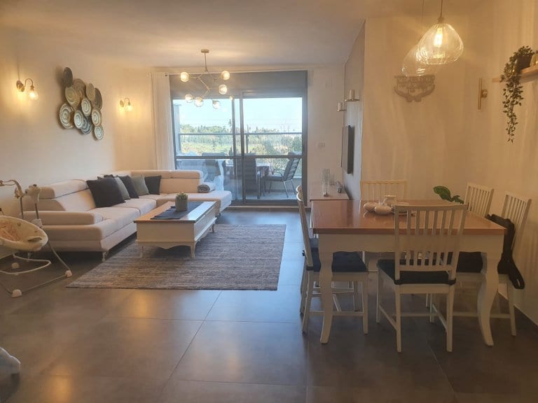 e705fb7b-882e-4b39-b606-e71eb913b94d