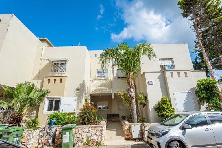 ef9f9647-7794-4cde-ad40-e699a65afac6