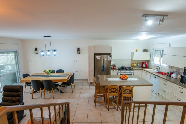 f6ba64ba-0736-419c-98d3-bc7f3c7a6603