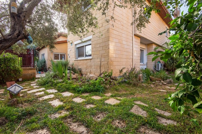 f7a42af9-7a07-4866-90c5-e0951db86714