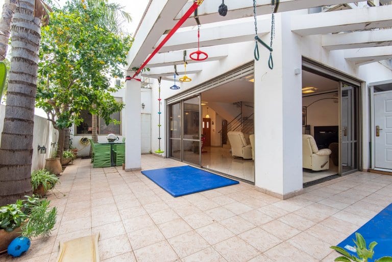 1b76ec40-779f-4f72-9941-51fb5aad72ce