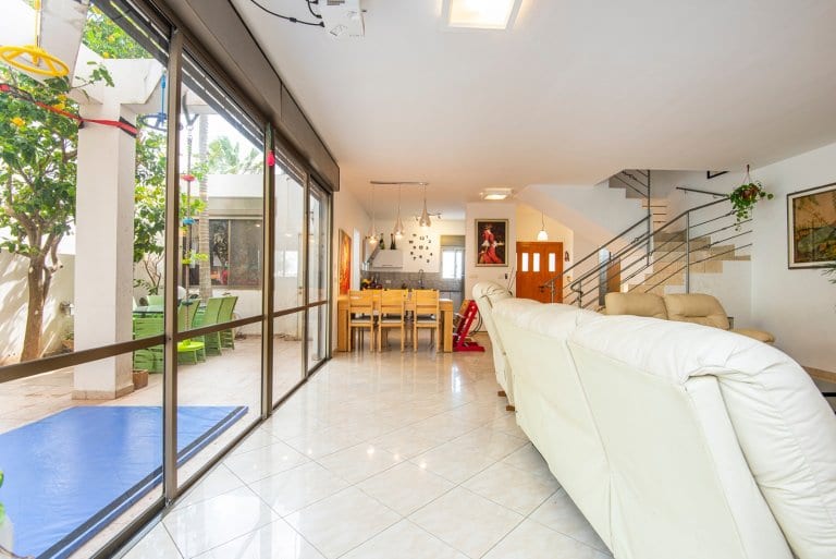 dee62f65-3b98-4dd3-a48f-63fc4c341d61