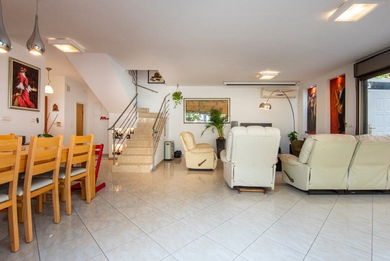 f9902d64-ac30-4bca-b194-3dfd4b5a423d