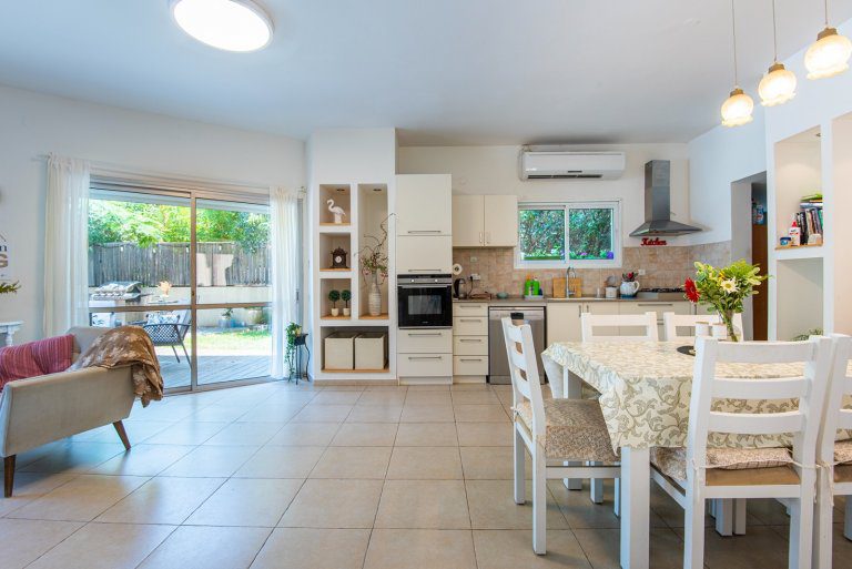 b9e63ccd-2e84-434f-93f0-5d341acfa1d6