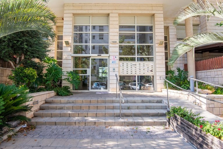 eba9f2c0-609e-4830-bb32-e3b8614ac63c