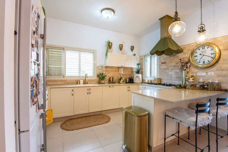 7c4e140a-04c9-46c4-903c-879e494a62d4