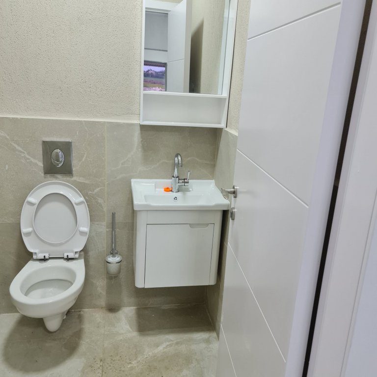 00d8960b-b195-4f4c-97d1-fa410c6abd19