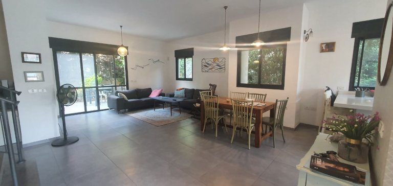 8d8dd3cb-ed55-4bad-bc85-7e8028a345dc