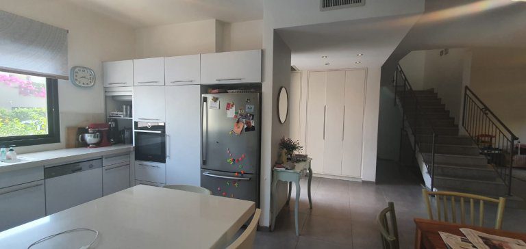 f3034d4f-6282-4b40-8b27-955b7bfeee66