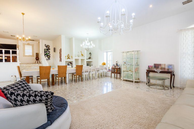 548e50ee-d3da-4c49-b81a-8826ee51b5f3