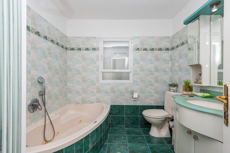 6631b379-641d-4aaa-bd49-46af52be8046