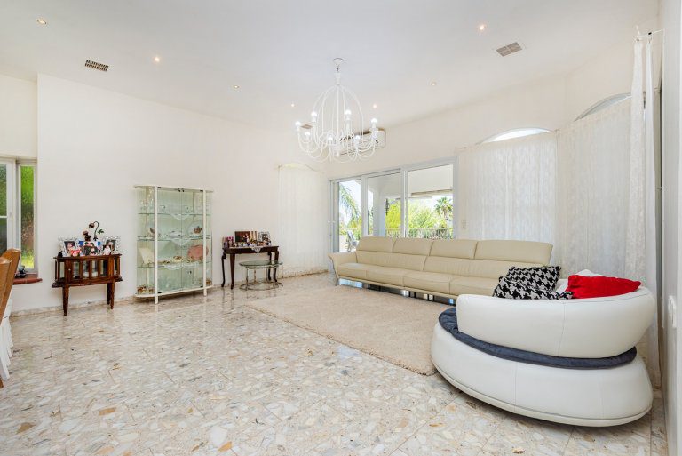 ec353103-2f33-48c0-8bea-076e9b24a1f8